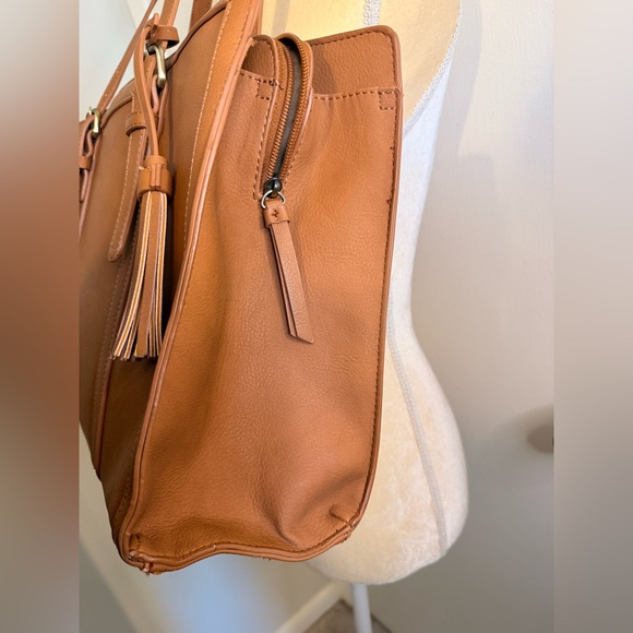 Elegant Tan Faux Leather Tote Bag - Picture 5 of 9